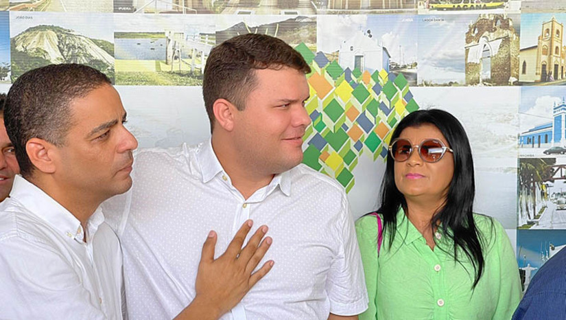 Imagem 1 - Lawrence Amorim é escolhido presidente do Conselho Político da Fecam. A eleição aconteceu na manhã desta segunda-feira (6), em Natal. Na ocasião, o presidente da Câmara Municipal de Parnamirim, Wolney França (PSC), foi eleito à presidência da Federação das Câmara Municipais do RN, em chapa única. O Conselho Político, que será presidido pelo vereador mossoroense, apoia o presidente da Fecam na formulação de pautas prioritárias e dá suporte à interlocução com as Câmaras de todo o Estado. Imagem 1 - Lawrence Amorim é escolhido presidente do Conselho Político da Fecam. A eleição aconteceu na manhã desta segunda-feira (6), em Natal. Na ocasião, o presidente da Câmara Municipal de Parnamirim, Wolney França (PSC), foi eleito à presidência da Federação das Câmara Municipais do RN, em chapa única. O Conselho Político, que será presidido pelo vereador mossoroense, apoia o presidente da Fecam na formulação de pautas prioritárias e dá suporte à interlocução com as Câmaras de todo o Estado.