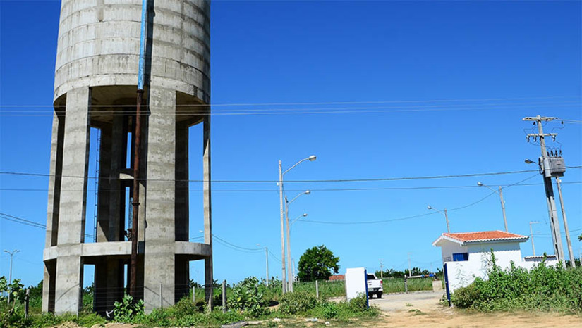 Imagem 1 - Abastecimento do bairro Itapetinga, em Mossoró, será suspenso por 12h na segunda (13). De acordo com a Caern, a medida é necessária porque o Poço 30, que abastece a região, será migrado para o Mercado Livre de Energia. A unidade é responsável pelo abastecimento do bairro Itapetinga, incluindo Tropical Ville e Cidade Oeste, além de reforçar o envio de água para o Aeroporto II, parte do Belo Horizonte e parte do Alto da Conceição, que podem sentir redução de abastecimento. O desligamento acontecerá das 7h às 19h. Após religar, são necessárias 48 horas para normalização das áreas afetadas. Imagem 1 - Abastecimento do bairro Itapetinga, em Mossoró, será suspenso por 12h na segunda (13). De acordo com a Caern, a medida é necessária porque o Poço 30, que abastece a região, será migrado para o Mercado Livre de Energia. A unidade é responsável pelo abastecimento do bairro Itapetinga, incluindo Tropical Ville e Cidade Oeste, além de reforçar o envio de água para o Aeroporto II, parte do Belo Horizonte e parte do Alto da Conceição, que podem sentir redução de abastecimento. O desligamento acontecerá das 7h às 19h. Após religar, são necessárias 48 horas para normalização das áreas afetadas.