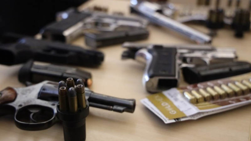 Imagem 1 -  Proprietários de arma de fogo têm 60 dias para recadastrá-las no Sigma. A medida tem como público-alvo  os  pessoas físicas proprietárias de arma de fogo registrada no Sistema de Gerenciamento Militar de Armas, cuja aquisição ocorreu de forma originária ou por transferência, a partir de 7 de maio de 2019. O recadastramento foi iniciado pela Polícia Federal no dia 1º de fevereiro, em cumprimento ao Decreto 11.366, de 1º de janeiro de 2023, da Presidência da República. O recadastramento das armas de calibre permitido e restrito será realizado através de formulário eletrônico disponível na página da PF.