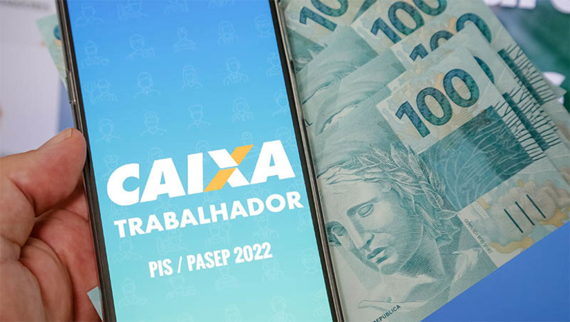 Imagem 1 -  Pagamento do PIS começa no dia 15 de fevereiro para os nascidos em janeiro; confira o calendário. O calendário de pagamento segue até o mês de julho, com o pagamento do abono salarial para os nascidos em novembro e dezembro. Os trabalhadores que possuem conta corrente ou poupança na CAIXA receberão o crédito em sua conta no banco, de acordo com o mês de seu nascimento. Os demais beneficiários receberão os valores por meio da Poupança Social Digital, aberta automaticamente pela CAIXA, também conforme o calendário de pagamento.