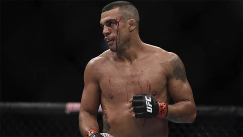 Imagem 1 - O Belfort de outrora foi uma fera diferente daquela que tentou seu boxe em tempos recentes. Ao longo de sua gestão no UFC, cada boa cartilha sportsbook teria marcado o peso médio brasileiro como um favorito. Deceptivamente atlético, bom atacante e perigoso no chão, Belfort tinha todos os ingredientes de um lutador de classe mundial e seu recorde de 26 vitórias no UFC, incluindo várias vitórias impressionantes, fala por si mesmo. Imagem 1 - O Belfort de outrora foi uma fera diferente daquela que tentou seu boxe em tempos recentes. Ao longo de sua gestão no UFC, cada boa cartilha sportsbook teria marcado o peso médio brasileiro como um favorito. Deceptivamente atlético, bom atacante e perigoso no chão, Belfort tinha todos os ingredientes de um lutador de classe mundial e seu recorde de 26 vitórias no UFC, incluindo várias vitórias impressionantes, fala por si mesmo.