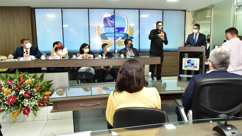 Imagem 1 - Ano legislativo da Câmara Municipal de Mossoró será aberto nesta terça (14) com a leitura da mensagem anual do Executivo. A sessão inaugural, que contará com a presença do prefeito de Mossoró, Allyson Bezerra, será realizada às 9h, no plenário da Câmara. A agenda da semana conta, ainda, com sessões e reunião de frente parlamentar, incluindo o anúncio da composição das nove composições permanentes da Casa, para o biênio 2023/2024. A definição leva em conta a proporcionalidade das bancadas; confira a agenda. Imagem 1 - Ano legislativo da Câmara Municipal de Mossoró será aberto nesta terça (14) com a leitura da mensagem anual do Executivo. A sessão inaugural, que contará com a presença do prefeito de Mossoró, Allyson Bezerra, será realizada às 9h, no plenário da Câmara. A agenda da semana conta, ainda, com sessões e reunião de frente parlamentar, incluindo o anúncio da composição das nove composições permanentes da Casa, para o biênio 2023/2024. A definição leva em conta a proporcionalidade das bancadas; confira a agenda.