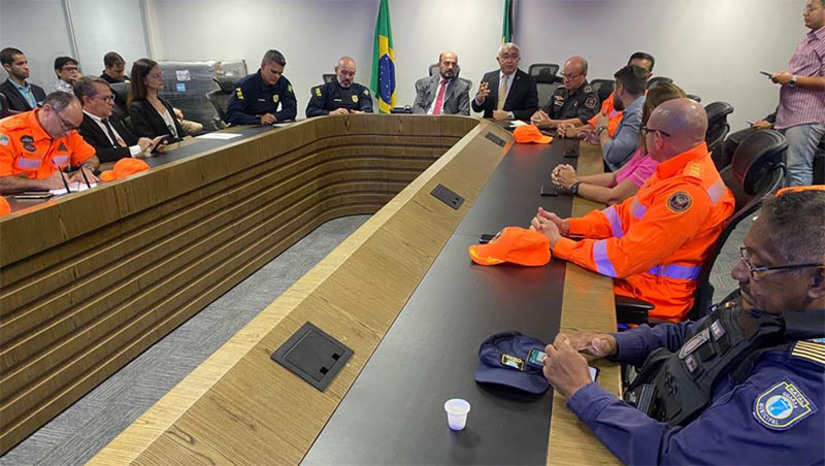 Imagem 1 - Carnaval 2023 contará efetivo extra de 3.290 homens e mulheres na segurança pública do RN. Neste ano, a ação contará com o reforço dos novos policiais civis, bombeiros e servidores do ITEP, convocados em 2022.Além destes, também atuarão na operação carnaval deste ano, lançada nesta quinta-feira (16), Policiais Militares e Policiais Penais, em ações conjuntas com o Departamento Estadual de Trânsito do RN (DETRAN-RN), Departamento de Estradas de Rodagem do RN (DER-RN), Instituto de Desenvolvimento Sustentável e Meio Ambiente do RN (IDEMA-RN), Secretaria de Estado da Administração Penitenciária (SEAP), Secretaria de Estado da Saúde Pública (SESAP) e Secretaria de Estado do Turismo (SETUR-RN). Imagem 1 - Carnaval 2023 contará efetivo extra de 3.290 homens e mulheres na segurança pública do RN. Neste ano, a ação contará com o reforço dos novos policiais civis, bombeiros e servidores do ITEP, convocados em 2022.Além destes, também atuarão na operação carnaval deste ano, lançada nesta quinta-feira (16), Policiais Militares e Policiais Penais, em ações conjuntas com o Departamento Estadual de Trânsito do RN (DETRAN-RN), Departamento de Estradas de Rodagem do RN (DER-RN), Instituto de Desenvolvimento Sustentável e Meio Ambiente do RN (IDEMA-RN), Secretaria de Estado da Administração Penitenciária (SEAP), Secretaria de Estado da Saúde Pública (SESAP) e Secretaria de Estado do Turismo (SETUR-RN).