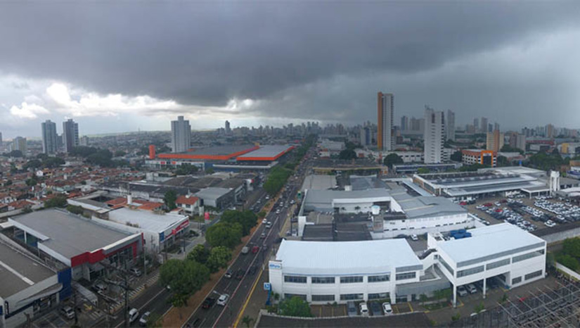 Imagem 1 - Nos primeiros dias de folia, as chuvas poderão ocorrer em todas as regiões do estado. As chuvas decorrem da atuação da Zona de Convergência Intertropical (ZCTI) que atua sobre o estado neste mês, que marca o início do período chuvoso no interior do estado. Nesta quinta-feira, a revisão é de céu com muitas nuvens, com possibilidade de pancadas de chuva em todas as regiões. Na sexta-feira, céu encoberto com chuvas isoladas em todas as regiões. Imagem 1 - Nos primeiros dias de folia, as chuvas poderão ocorrer em todas as regiões do estado. As chuvas decorrem da atuação da Zona de Convergência Intertropical (ZCTI) que atua sobre o estado neste mês, que marca o início do período chuvoso no interior do estado. Nesta quinta-feira, a revisão é de céu com muitas nuvens, com possibilidade de pancadas de chuva em todas as regiões. Na sexta-feira, céu encoberto com chuvas isoladas em todas as regiões.