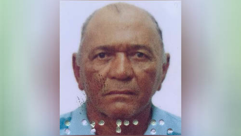 Imagem 1 - Vendedor de queijo é assassinado com golpe de faca no bairro Belo Horizonte. O corpo foi encontrado por volta das 8h desta quarta-feira (22), no prolongamento da Rua João Damásio, próximo ao Aspetro. Francisco da Silva, que havia completado 79 anos no dia 18 de fevereiro, havia saído de casa para vender queijo. Uma testemunha ainda teria encontrado o idoso com vida e questionado se ele teria sido vítima de assalto, tendo ele confirmado positivamente com a cabeça. O Samu também foi acionada ao local, mas ao chegar, Francisco já estava em óbito. A Polícia Militar segue fazendo o isolamento da cena do crime e aguarda a chegada do Itep e da Polícia Civil para iniciar as investigações. Imagem 1 - Vendedor de queijo é assassinado com golpe de faca no bairro Belo Horizonte. O corpo foi encontrado por volta das 8h desta quarta-feira (22), no prolongamento da Rua João Damásio, próximo ao Aspetro. Francisco da Silva, que havia completado 79 anos no dia 18 de fevereiro, havia saído de casa para vender queijo. Uma testemunha ainda teria encontrado o idoso com vida e questionado se ele teria sido vítima de assalto, tendo ele confirmado positivamente com a cabeça. O Samu também foi acionada ao local, mas ao chegar, Francisco já estava em óbito. A Polícia Militar segue fazendo o isolamento da cena do crime e aguarda a chegada do Itep e da Polícia Civil para iniciar as investigações.