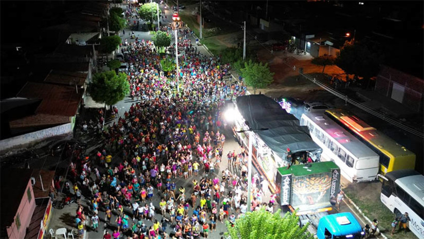 Imagem 1 - Dissé Folia 2023 entra para história como evento de grandes atrações, tranquilidade e aprovação popular . Ao longo dos quatro dias, os arrastões no corredor da folia e as apresentações no largo de eventos juntaram milhares de pessoas, incluindo muitas crianças, reflexo da segurança da festa.Luan Estilizado, Bonde do Brasil, Dan Ventura, Muny Santos, Ferro na Boneca, Chica Baiana, André Luvi, Bakulejo, Forró Danado, Allê Almeida, Davson Davis, Juninho Voice e João Neto Pegadão tornaram a festa inesquecível. “Procuramos fazer um evento para reunir todos os nossos foliões em um momento de muita alegria. Acredito que tivemos êxito nesse objetivo. Fico feliz pela participação de todos”, disse o prefeito Dr. Artur Vale. Imagem 1 - Dissé Folia 2023 entra para história como evento de grandes atrações, tranquilidade e aprovação popular . Ao longo dos quatro dias, os arrastões no corredor da folia e as apresentações no largo de eventos juntaram milhares de pessoas, incluindo muitas crianças, reflexo da segurança da festa.Luan Estilizado, Bonde do Brasil, Dan Ventura, Muny Santos, Ferro na Boneca, Chica Baiana, André Luvi, Bakulejo, Forró Danado, Allê Almeida, Davson Davis, Juninho Voice e João Neto Pegadão tornaram a festa inesquecível. “Procuramos fazer um evento para reunir todos os nossos foliões em um momento de muita alegria. Acredito que tivemos êxito nesse objetivo. Fico feliz pela participação de todos”, disse o prefeito Dr. Artur Vale.