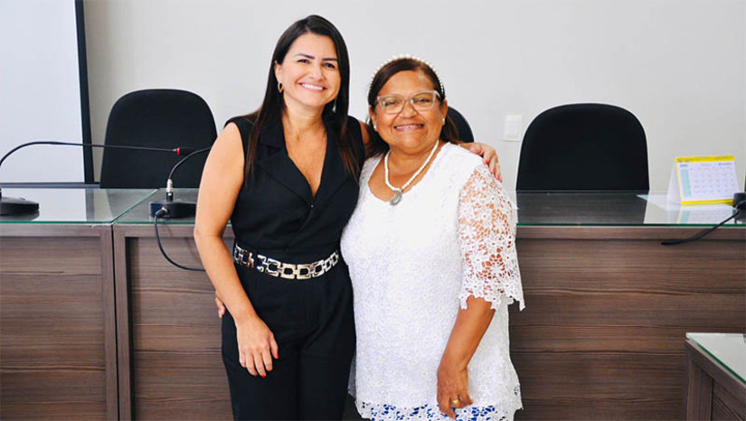 Imagem 1 - Prefeitura de Tibau anuncia entrega do kit escolar para o ano letivo de 2023. Os kits, elaborados sob supervisão da Secretaria de Educação, variam de acordo com a etapa do aluno e são compostos por itens indispensáveis para o desenvolvimento das atividades escolares: mochila, caderno, lápis, borracha, coleção de madeira e lápis de cera, tinta guache, pincéis, canetas, além do fardamento escolar, que para o ensino infantil incluem camiseta e bermuda, e camiseta para os demais alunos. A distribuição, que acontecerá na próxima segunda-feira (27), atenderá todos os alunos da rede municipal de ensino, que conta com cerca de 664 estudantes matriculados. Imagem 1 - Prefeitura de Tibau anuncia entrega do kit escolar para o ano letivo de 2023. Os kits, elaborados sob supervisão da Secretaria de Educação, variam de acordo com a etapa do aluno e são compostos por itens indispensáveis para o desenvolvimento das atividades escolares: mochila, caderno, lápis, borracha, coleção de madeira e lápis de cera, tinta guache, pincéis, canetas, além do fardamento escolar, que para o ensino infantil incluem camiseta e bermuda, e camiseta para os demais alunos. A distribuição, que acontecerá na próxima segunda-feira (27), atenderá todos os alunos da rede municipal de ensino, que conta com cerca de 664 estudantes matriculados.