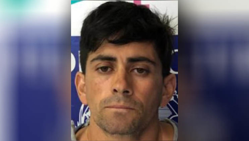 Imagem 1 -  Polícia Civil prende um dos maiores fornecedores de drogas de organização do RN. Alexandro dos Santos Pinheiro, mais conhecido como "Sandrinho", de 39 anos, foi preso nesta quarta-feira (1º), no momento em que praticava musculação em uma academia localizada em Parnamirim. Ele já havia sido preso pela Polícia Militar, em fevereiro de 2018, com 150 kg de drogas e armas, mas acabou sendo liberado na audiência de custódia, passando mais de dois anos foragido. Em outubro de 2020, policiais civis da DEICOR, integrados com policiais civis da Polícia Civil de Pernambuco, prenderam "Sandrinho" novamente, na cidade de Recife, em Pernambuco. Na época, ele passou apenas 6 meses preso e foi posto em liberdade novamente. As investigações apontam que Alexandro tem envolvimento na distribuição de toneladas de drogas para estados como Paraíba, Ceará, Pernambuco, entre outros.