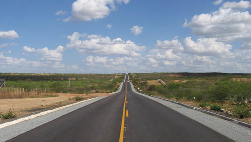 Imagem 1 - Entrega dos projetos e início da duplicação da BR-304 no RN acontecerão no início de 2024. A partir da conclusão dos projetos, o Governo Federal dará início aos procedimentos preparatórios das licitações, e posterior contratação para execução das obras, por etapas. A informação foi confirmada pelo diretor-executivo do Departamento Nacional de Infraestrutura de Transportes (DNIT), Fabrício de Oliveira Galvão, ao secretário de estado da Infraestrutura (SIN) do Rio Grande do Norte, Gustavo Coelho. Trata-se de entendimento que dá continuidade à pauta tratada pela governadora Fátima Bezerra com o ministro dos Transportes Renan Filho em janeiro deste ano. As obras de duplicação da BR-304 estão orçadas em R$ 2,8 bilhões. Imagem 1 - Entrega dos projetos e início da duplicação da BR-304 no RN acontecerão no início de 2024. A partir da conclusão dos projetos, o Governo Federal dará início aos procedimentos preparatórios das licitações, e posterior contratação para execução das obras, por etapas. A informação foi confirmada pelo diretor-executivo do Departamento Nacional de Infraestrutura de Transportes (DNIT), Fabrício de Oliveira Galvão, ao secretário de estado da Infraestrutura (SIN) do Rio Grande do Norte, Gustavo Coelho. Trata-se de entendimento que dá continuidade à pauta tratada pela governadora Fátima Bezerra com o ministro dos Transportes Renan Filho em janeiro deste ano. As obras de duplicação da BR-304 estão orçadas em R$ 2,8 bilhões.