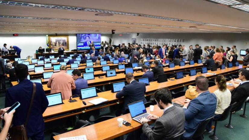 Imagem 1 - Vejam quem são os deputados eleitos para presidir as comissões permanentes da Câmara. Os presidentes das comissões foram eleitos nesta quarta-feira (15). Apenas as comissões de Administração e Serviço Público; de Defesa do Consumidor; de Defesa dos Direitos da Pessoa Idosa e de Desenvolvimento Urbano ainda não elegeram seus presidentes e devem marcar nova data para as reuniões. Imagem 1 - Vejam quem são os deputados eleitos para presidir as comissões permanentes da Câmara. Os presidentes das comissões foram eleitos nesta quarta-feira (15). Apenas as comissões de Administração e Serviço Público; de Defesa do Consumidor; de Defesa dos Direitos da Pessoa Idosa e de Desenvolvimento Urbano ainda não elegeram seus presidentes e devem marcar nova data para as reuniões.