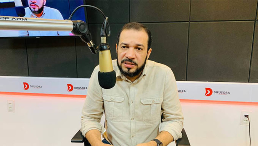 Imagem 1 -  Veja as novas formas de contribuir com a oncologia de Mossoró. Em entrevista ao Jornal Mossoró hoje nas Ondas do Rádio desta quinta-feira (16), o diretor financeiro e administrativo da Liga, Robson Amorim, falou sobre o trabalho realizado pela Liga e os projetos existentes na instituição para que a população contribua com os serviços. Entre as ações desenvolvidas pela Liga, está o projeto “Declare Amor”, uma campanha de doação por meio do imposto de renda. No ato da declaração, o contribuinte pode destinar parte desse imposto a liga, de maneira gratuita e segura.