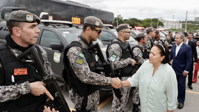 Imagem 1 - O governador Helder Barbalho, do Pará, conversou com a chefe do Executivo potiguar, Fátima Bezerra, informando que a força paraense já está preparada desde a sexta-feira para voar até Natal, para enfrentamento dos ataques do crime organizado no Rio Grande do Norte. Agradecendo ao colega governador, Fátima Bezerra, destacou que com o reforço “Nós vamos continuar com os policiais nas ruas não só com as chamadas barreiras itinerantes, mas com as barreiras permanentes, ao mesmo tempo que iremos aprofundar os processos de apuração e de investigação em curso”, disse a governadora Fátima Bezerra. Imagem 1 - O governador Helder Barbalho, do Pará, conversou com a chefe do Executivo potiguar, Fátima Bezerra, informando que a força paraense já está preparada desde a sexta-feira para voar até Natal, para enfrentamento dos ataques do crime organizado no Rio Grande do Norte. Agradecendo ao colega governador, Fátima Bezerra, destacou que com o reforço “Nós vamos continuar com os policiais nas ruas não só com as chamadas barreiras itinerantes, mas com as barreiras permanentes, ao mesmo tempo que iremos aprofundar os processos de apuração e de investigação em curso”, disse a governadora Fátima Bezerra.