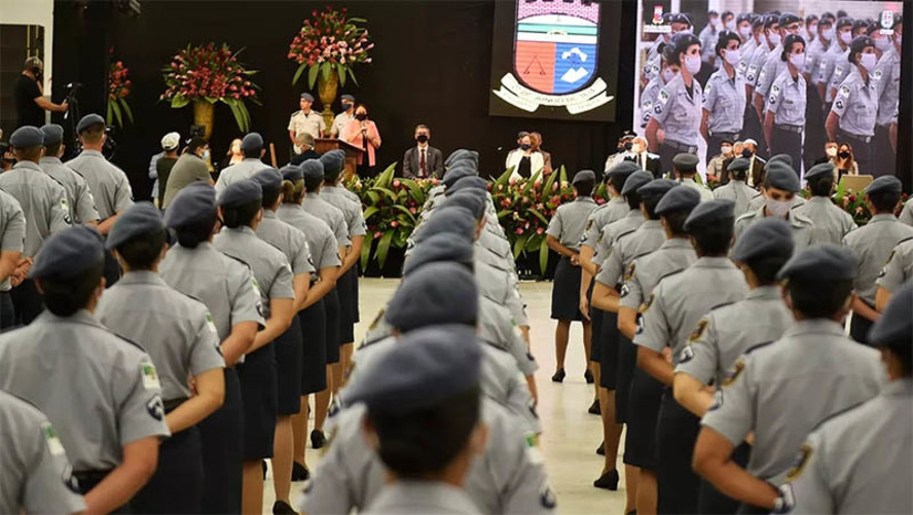 Imagem 1 -  Provas do concurso da PMRN são adidas; IBFC diz que nova data será divulgada em breve. Por meio de nota, a Polícia Militar do Rio Grande do Norte confirmou o adiamento das provas do concurso para ingresso na corporação, que seriam realizadas neste domingo (26). O motivo do adiamento seria um pedido da banca realizadora do certame, que alega falta de logística de recurso pessoal. Uma nova data será divulgada em breve. Mais de 26 mil pessoas se inscreveram para concorrer a uma das 1.158 vagas que estão sendo ofertadas.