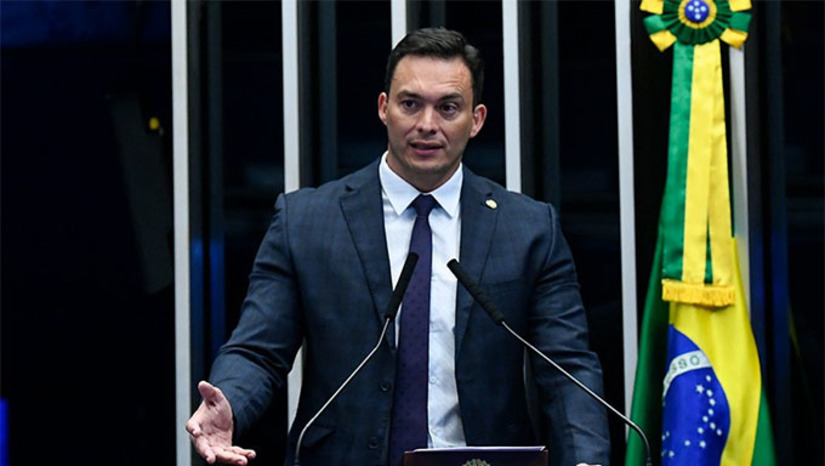 Imagem 1 - Senador Styvenson Valentin havia proposto em 2021 o Projeto de Lei 3283 aumentando a pena máxima de 8 para 30 anos de prisão para quem praticar ataques idênticos aos que acontecem no Rio Grande do Norte. A proposta entrou pauta esta semana, na Comissão de Segurança do Senado, mas o líder do Governo na casa, senador Fabiano Contarato, pediu vistas nesta terça-feira, dia 21 de março. Quer promover debate e Styvenson quer urgência na aprovação Imagem 1 - Senador Styvenson Valentin havia proposto em 2021 o Projeto de Lei 3283 aumentando a pena máxima de 8 para 30 anos de prisão para quem praticar ataques idênticos aos que acontecem no Rio Grande do Norte. A proposta entrou pauta esta semana, na Comissão de Segurança do Senado, mas o líder do Governo na casa, senador Fabiano Contarato, pediu vistas nesta terça-feira, dia 21 de março. Quer promover debate e Styvenson quer urgência na aprovação