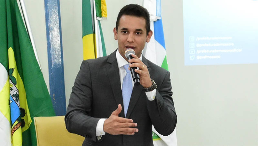 Imagem 1 - Allyson Bezerra é eleito vice-presidente de Gestão Pública da Frente Nacional de Prefeitos. O mandado compreende o período de 2023-2025. A FNP constitui-se uma entidade nacional que defende as principais prioridades dos municípios brasileiros. O prefeito de Mossoró exercerá a liderança no tocante ao debate acerca dos desafios da gestão pública, objetivando a construção de soluções para as cidades brasileiras. A partir da experiência de gestão em Mossoró, o chefe do Executivo Municipal terá possibilidade contribuir para o desenvolvimento das cidades, buscando o fortalecimento das administrações públicas. Imagem 1 - Allyson Bezerra é eleito vice-presidente de Gestão Pública da Frente Nacional de Prefeitos. O mandado compreende o período de 2023-2025. A FNP constitui-se uma entidade nacional que defende as principais prioridades dos municípios brasileiros. O prefeito de Mossoró exercerá a liderança no tocante ao debate acerca dos desafios da gestão pública, objetivando a construção de soluções para as cidades brasileiras. A partir da experiência de gestão em Mossoró, o chefe do Executivo Municipal terá possibilidade contribuir para o desenvolvimento das cidades, buscando o fortalecimento das administrações públicas.