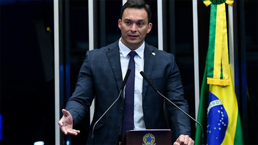 Imagem 1 -  Projeto que prevê pena de até 30 anos para terroristas volta aos debates no Senado. PL 3283/2021, do senador Styvenson Valentim, prevendo mudança na Lei Antiterrorismo (nº 13.260), havia sido colocada em pauta para ser aprovada semana passada, porém o senador Fabiano Contarato, Líder do Governo no Senado, pediu vistas. Nesta terça-feira, 28, o senador Styvenson confirmou ao MH que o PL entra na pauta de debates na casa. Na Legislação atual, atores de ataques para fins de causar terror na sociedade podem ser punidos com apenas 8 anos de prisão. Com a mudança, a pena para este tipo de criminoso pode chegar a 30 anos.