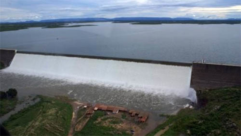 Imagem 1 -  FOTO: SANGRIA DA BARRAGEM DE SANTA CRUZ NO ANO DE 2008. Possibilidade de sangria de Santa Cruz preocupa de quem mora às margens do rio em Mossoró. Duas chuvas com mais de 100 mm e a possibilidade de ocorrer outras nos próximos dias na região do Alto Oeste do Rio Grande do Norte ampliou a chances de sangria da Barragem de Pau dos Ferros e, consequentemente, também da Barragem de Santa Cruz, em Apodi. Ao mesmo tempo aumentou a preocupação de quem mora às margens do Rio Apodi-Mossoró, dentro da área urbana, em especial nos bairros Barrocas e Alto da Conceição. Nestas regiões, quando Santa Cruz transborda, as casas alagam.