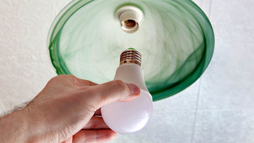 Imagem 1 -  Conta de luz não terá cobrança extra no mês de abril, segundo a Aneel. A bandeira tarifária para o mês segue verde, conforme anunciado pela agência no dia 31 de março. Apesar disso, a Neoenergia Cosern chama a atenção para a necessidade de adoção de consumo consciente de energia elétrica, em razão da manutenção das altas temperaturas mesmo após o fim do verão com consequente ampliação do uso de aparelhos de ar-condicionado e ventiladores.