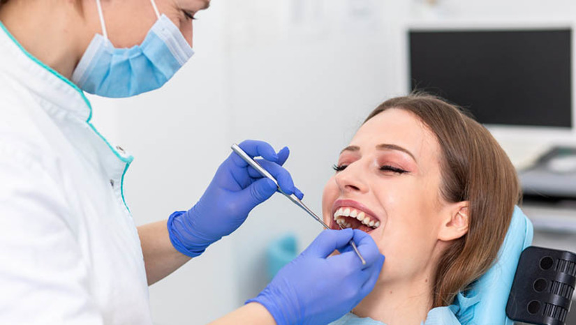 Imagem 1 -  Saúde Bucal: Grupo Hapvida NotreDame Intermédica investe no acesso de forma integrada e benéfica para usuários e prestadores. Para se ter uma dimensão do quão importante é falar sobre as doenças bucais, segundo dados da Organização Mundial de Saúde (OMS), elas afetam cerca de 3,5 bilhões de pessoas no mundo. No Brasil, a busca por esse tipo de cuidado vem crescendo ano após ano. De acordo com a Agência Nacional de Saúde Suplementar (ANS), entre janeiro de 2022 e janeiro de 2023, o país ganhou mais de 2 milhões de novos beneficiários em planos odontológicos, com um crescimento dividido entre os 27 estados brasileiros, sem exceção. 
