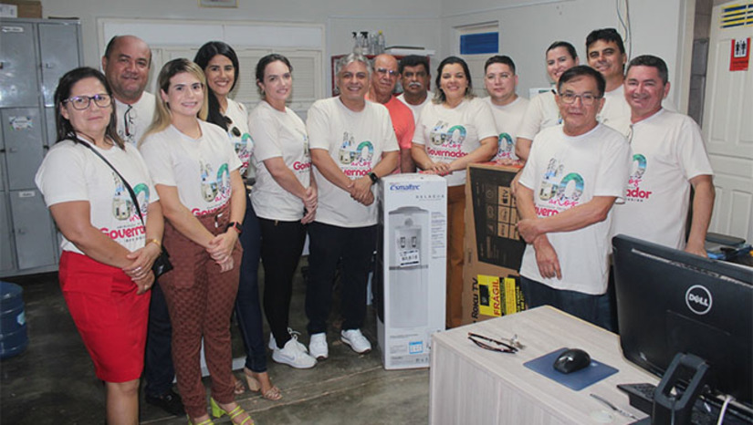 Imagem 1 - Nesta terça-feira (04), o prefeito Dr. Artur Vale iniciou a entrega de diversos eletrodomésticos para as unidades de ensino, com visitas ao Centro Municipal de Educação Infantil Professora Raimunda Soares de Freitas (CMEI), Escola Municipal Educandário Dixseptiense e Escola Municipal Isaura Rosado. Imagem 1 - Nesta terça-feira (04), o prefeito Dr. Artur Vale iniciou a entrega de diversos eletrodomésticos para as unidades de ensino, com visitas ao Centro Municipal de Educação Infantil Professora Raimunda Soares de Freitas (CMEI), Escola Municipal Educandário Dixseptiense e Escola Municipal Isaura Rosado.