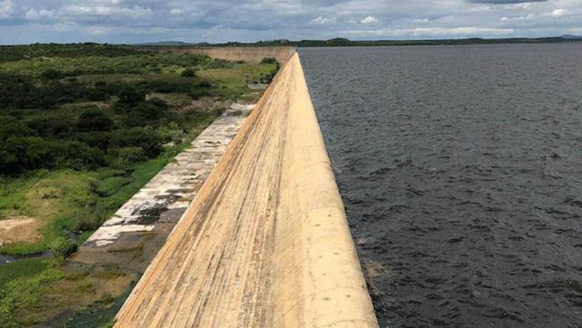 Imagem 1 - Terceiro maior reservatório do RN, Barragem Umari está a 42 centímetros de sangrar. De acordo com o Relatório dos Volumes dos Principais Reservatórios do Estado, divulgado, nesta quinta-feira (06), pelo Governo do RN, o manancial, localizado no município de Upanema, está com 95,67% da sua capacidade total, que é de 292.813.650 m³. A última sangria registrada em Umari aconteceu no ano de 2009. Imagem 1 - Terceiro maior reservatório do RN, Barragem Umari está a 42 centímetros de sangrar. De acordo com o Relatório dos Volumes dos Principais Reservatórios do Estado, divulgado, nesta quinta-feira (06), pelo Governo do RN, o manancial, localizado no município de Upanema, está com 95,67% da sua capacidade total, que é de 292.813.650 m³. A última sangria registrada em Umari aconteceu no ano de 2009.