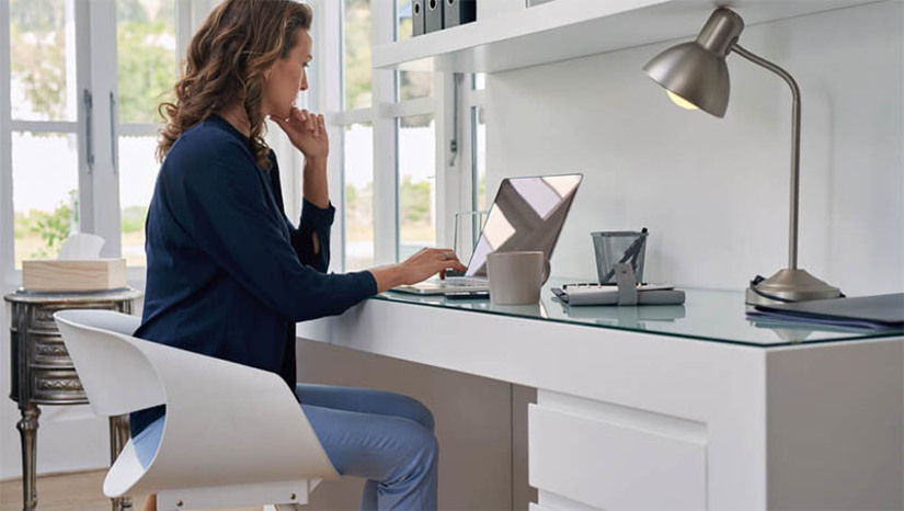   [COLUNA ESPLANADA] Os debates sobre os modelos de trabalho pós-restrições da pandemia voltaram a pautar grandes empresas. A despeito da economia nas despesas, muitas optam por retorno das equipes aos escritórios. Mas segundo o levantamento da consultoria Robert Half com 1.161 profissionais, 57% dos entrevistados estão dispostos a buscar um novo emprego caso a empresa opte pelo retorno 100% presencial. Entre esses, 33% consideram a escolha relevante, mas não decisiva. 