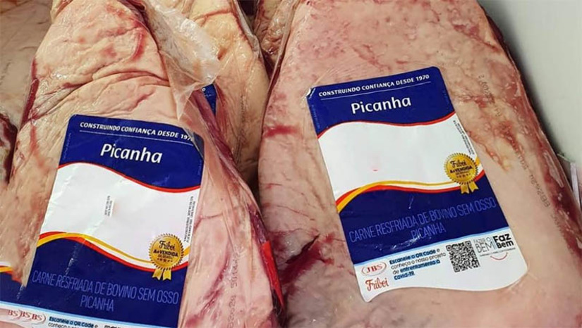 Imagem 1 - Homem é preso por furtar duas picanhas no valor de mais de R$ 300 em supermercado de Mossoró. O caso aconteceu na tarde desta quarta-feira (12). De acordo com o delegado Luís Antônio, responsável por lavrar o flagrante. O suspeito foi detido por seguranças do supermercado, já no estacionamento, com os itens furtados. Na delegacia, ele negou o crime, mas após o delegado mostrar as imagens de câmera de segurança, ele confessou em parte e chegou a dizer que trocaria as duas picanhas por drogas. O homem foi encaminhado à cadeia pública de Mossoró, pois não realizou o pagamento da fiança arbitrada. Imagem 1 - Homem é preso por furtar duas picanhas no valor de mais de R$ 300 em supermercado de Mossoró. O caso aconteceu na tarde desta quarta-feira (12). De acordo com o delegado Luís Antônio, responsável por lavrar o flagrante. O suspeito foi detido por seguranças do supermercado, já no estacionamento, com os itens furtados. Na delegacia, ele negou o crime, mas após o delegado mostrar as imagens de câmera de segurança, ele confessou em parte e chegou a dizer que trocaria as duas picanhas por drogas. O homem foi encaminhado à cadeia pública de Mossoró, pois não realizou o pagamento da fiança arbitrada.