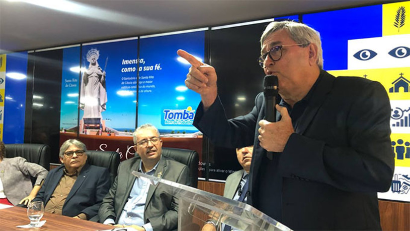 Imagem 1 - Deputado Tomba Faria explicou em audiência, como nasceu e concretizou o sonho de construir a Estátua de Santa Rita de Cássia, em Santa Cruz. O secretário-adjunto do Gabinete Civil, Ivanilson Maia, representou o governo do estado na audiência pública sobre a construção em Mossoró do santuário de Santa. Durante a audiência, o secretário afirmou o apoio do Governo do Estado ao projeto de construção do santuário de Santa Luzia, disse que o governo oferecerá todo o empenho e dedicação ao projeto. Representando o executivo municipal. O secretário de Desenvolvimento Econômico, Inovação e Turismo, Frank Felisardo, também confirmou apoio do Município ao projeto. “A Prefeitura de Mossoró está totalmente envolvida e tem muito interesse que possa o santuário seja instalado na cidade”, disse. Imagem 1 - Deputado Tomba Faria explicou em audiência, como nasceu e concretizou o sonho de construir a Estátua de Santa Rita de Cássia, em Santa Cruz. O secretário-adjunto do Gabinete Civil, Ivanilson Maia, representou o governo do estado na audiência pública sobre a construção em Mossoró do santuário de Santa. Durante a audiência, o secretário afirmou o apoio do Governo do Estado ao projeto de construção do santuário de Santa Luzia, disse que o governo oferecerá todo o empenho e dedicação ao projeto. Representando o executivo municipal. O secretário de Desenvolvimento Econômico, Inovação e Turismo, Frank Felisardo, também confirmou apoio do Município ao projeto. “A Prefeitura de Mossoró está totalmente envolvida e tem muito interesse que possa o santuário seja instalado na cidade”, disse.