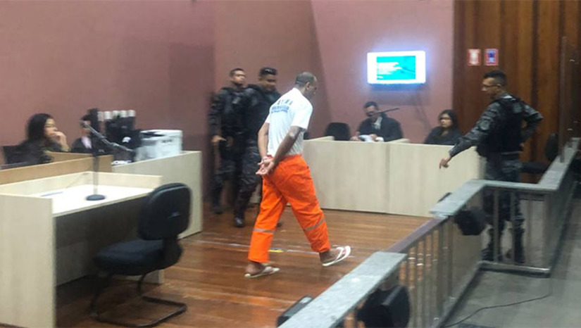 Imagem 1 - Julgamento aconteceu no Fórum Municipal Desembargador Silveira Martins, em Mossoró. Começou às 9h. Em seu depoimento, o réu Diego Rodrigues negou ter matado a mulher Vanderlania Queiroz, mas caiu em contradição principalmente quando confrontado com as provas técnicas. Imagem 1 - Julgamento aconteceu no Fórum Municipal Desembargador Silveira Martins, em Mossoró. Começou às 9h. Em seu depoimento, o réu Diego Rodrigues negou ter matado a mulher Vanderlania Queiroz, mas caiu em contradição principalmente quando confrontado com as provas técnicas.