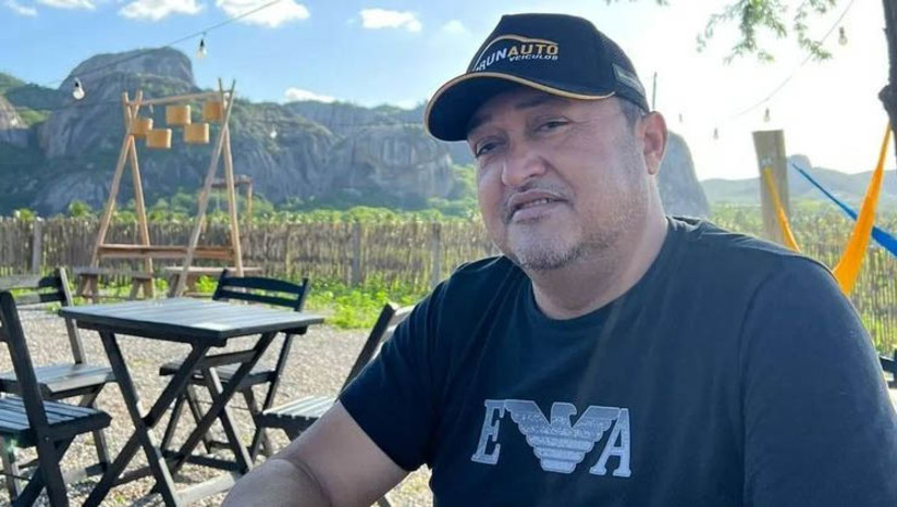 Imagem 1 - Em nota, Femurn diz que assassinato de prefeito atinge a democracia e a estabilidade política da região. A Federação dos Municípios do RN se manifestou nesta quarta-feira (19), após saber do assassinato do prefeito de São José do Campestre, Neném Borges, ocorrido no dia de ontem, em sua residência. “É necessário que as autoridades responsáveis pela investigação encontrem rapidamente os autores e os coloquem à disposição da justiça. Além disso, é fundamental que sejam tomadas medidas efetivas para combater a criminalidade e garantir a segurança de todos”, diz a nota. Imagem 1 - Em nota, Femurn diz que assassinato de prefeito atinge a democracia e a estabilidade política da região. A Federação dos Municípios do RN se manifestou nesta quarta-feira (19), após saber do assassinato do prefeito de São José do Campestre, Neném Borges, ocorrido no dia de ontem, em sua residência. “É necessário que as autoridades responsáveis pela investigação encontrem rapidamente os autores e os coloquem à disposição da justiça. Além disso, é fundamental que sejam tomadas medidas efetivas para combater a criminalidade e garantir a segurança de todos”, diz a nota.
