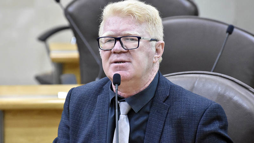 Imagem 1 -  ALRN realizará audiência pública para debater a segurança nas escolas do estado. A audiência, proposta pelo deputado estadual Ubaldo Fernandes (PSDB), será realizada na quinta-feira (27), às 14h, e terá participação de integrantes das Secretarias de Segurança Pública e da Educação do Estado, além de membros de entidades de ensino, sindicatos e da população em geral. “Nossa audiência pública servirá para engrandecer o debate e buscar soluções para o reforço do policiamento no ambiente escolar. Queremos elaborar um documento que pactue políticas de proteção nas escolas do Rio Grande do Norte”, justificou o parlamentar.