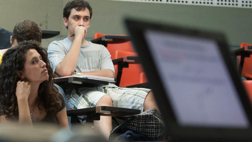 Imagem 1 - Prazo para solicitar isenção da taxa de inscrição no Enem 2023 terminam amanhã, 28. Têm direito a gratuidade os estudantes matriculados na 3ª série do ensino médio (neste ano de 2023), em escola da rede pública declarada ao Censo Escolar; quem fez todo o ensino médio em escola pública ou como bolsista integral em escola privada; além de pessoas em situação de vulnerabilidade socioeconômica por serem membros de família de baixa renda – com registro no Cadastro Único para programas sociais do governo federal. A solicitação deve ser feita por meio da Página do Participante, com o login único da plataforma Gov.br. Imagem 1 - Prazo para solicitar isenção da taxa de inscrição no Enem 2023 terminam amanhã, 28. Têm direito a gratuidade os estudantes matriculados na 3ª série do ensino médio (neste ano de 2023), em escola da rede pública declarada ao Censo Escolar; quem fez todo o ensino médio em escola pública ou como bolsista integral em escola privada; além de pessoas em situação de vulnerabilidade socioeconômica por serem membros de família de baixa renda – com registro no Cadastro Único para programas sociais do governo federal. A solicitação deve ser feita por meio da Página do Participante, com o login único da plataforma Gov.br.