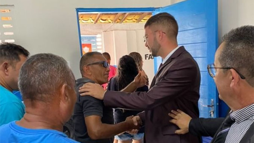 Imagem 1 -  Os pleitos dos moradores foram apresentados aos vereadores do município durante sessão da Câmara Municipal na Escola Municipal da Vila São Paulo na tarde desta quinta-feira. O presidente da Câmara Thiago Freitas disse que os pleitos dos moradores serão levados ao Poder Executivo, após um momento proveitoso de diálogo da comunidade com os vereadores do município. 