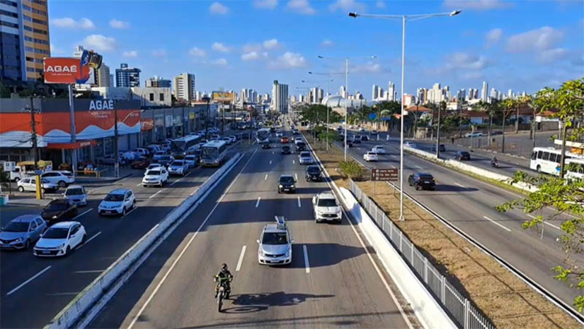 Imagem 1 - Débitos de IPVA no RN podem ser renegociados de forma parcelada em até 12 vezes. A negociação vale para débitos inscritos ou não na Dívida Ativa do Estado e ocorre de forma simplificada, podendo ser feita até virtualmente, usando aplicativo de mensagens. A regularização evita dores de cabeça caso o veículo seja abordado em uma fiscalização. Além disso, o valor devido acaba sofrendo a incidência de juros e multa de mora, assim como a inscrição dos débitos em dívida ativa, podendo até ter o veículo aprendido. Imagem 1 - Débitos de IPVA no RN podem ser renegociados de forma parcelada em até 12 vezes. A negociação vale para débitos inscritos ou não na Dívida Ativa do Estado e ocorre de forma simplificada, podendo ser feita até virtualmente, usando aplicativo de mensagens. A regularização evita dores de cabeça caso o veículo seja abordado em uma fiscalização. Além disso, o valor devido acaba sofrendo a incidência de juros e multa de mora, assim como a inscrição dos débitos em dívida ativa, podendo até ter o veículo aprendido.