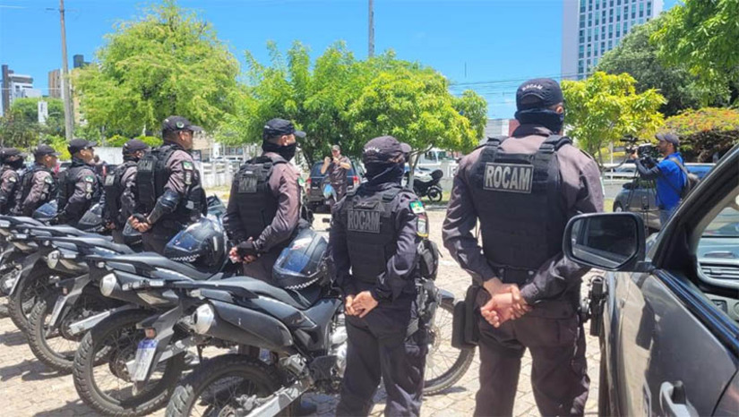Imagem 1 - Mossoró tem redução de 39,2% no número de homicídios nos primeiros quatro meses de 2023. Em todo o Rio Grande do Norte, a redução foi 8,9%, com relação ao mesmo período do ano passado. Com base nos dados fornecidos pela Coordenadoria de Informações Estatísticas e Análises Criminais (COINE) da Secretaria de Estado da Segurança Pública e da Defesa Social (SESED), nos primeiros quatro meses de 2022 foram registrados 395 Condutas Violentas Letais Intencionais (CVLIs). Já no mesmo período do corrente ano, ocorreram 360 mortes violentas em todo o estado. Em Mossoró, foram 51 mortes violentas em 2022 contra 31 crimes em 2023. Imagem 1 - Mossoró tem redução de 39,2% no número de homicídios nos primeiros quatro meses de 2023. Em todo o Rio Grande do Norte, a redução foi 8,9%, com relação ao mesmo período do ano passado. Com base nos dados fornecidos pela Coordenadoria de Informações Estatísticas e Análises Criminais (COINE) da Secretaria de Estado da Segurança Pública e da Defesa Social (SESED), nos primeiros quatro meses de 2022 foram registrados 395 Condutas Violentas Letais Intencionais (CVLIs). Já no mesmo período do corrente ano, ocorreram 360 mortes violentas em todo o estado. Em Mossoró, foram 51 mortes violentas em 2022 contra 31 crimes em 2023.