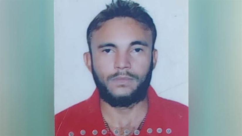 Imagem 1 - Servente de Pedreiro é executado enquanto trabalhava no bairro Bom Jesus, em Mossoró. A vítima foi identificada como Jefferson Avelino Gonçalves, de 27 anos. De acordo com a polícia militar, o homem estava trabalhando em uma residência, quando dois suspeitos se aproximaram em uma motocicleta e começaram a atirar contra ele. A vítima ainda chegou a correr, mas caiu sem vida na casa em frente. Segundo o delegado Caio Fábio, da DHPP, o crime tem características de execução, visto que Jefferson foi atingido por vários disparos de calibre .40, na região do tórax e da cabeça. Imagem 1 - Servente de Pedreiro é executado enquanto trabalhava no bairro Bom Jesus, em Mossoró. A vítima foi identificada como Jefferson Avelino Gonçalves, de 27 anos. De acordo com a polícia militar, o homem estava trabalhando em uma residência, quando dois suspeitos se aproximaram em uma motocicleta e começaram a atirar contra ele. A vítima ainda chegou a correr, mas caiu sem vida na casa em frente. Segundo o delegado Caio Fábio, da DHPP, o crime tem características de execução, visto que Jefferson foi atingido por vários disparos de calibre .40, na região do tórax e da cabeça.