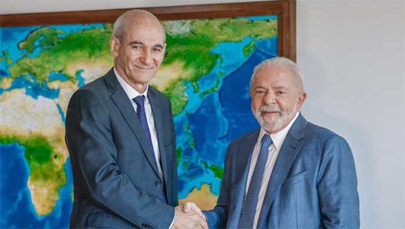 Imagem 1 -  Amaro assume no lugar do ex-ministro Gonçalves Dias, que deixou o cargo em 19 de abril após a divulgação de imagens que o mostravam no interior do Palácio do Planalto, interagindo com os vândalos, no dia dos atos golpistas de 8 de janeiro, em Brasília. Desde então, o secretário executivo do Ministério da Justiça, Ricardo Cappelli estava como chefe interino do GSI.