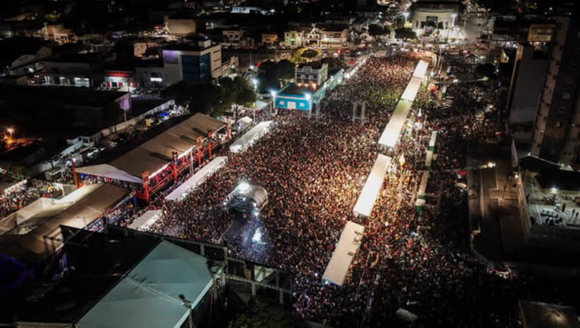 Imagem 1 - Coronel sugere “muralha digital” para fortalecer a segurança do MCJ 2023. Para o Coronel Gomes, não basta apenas que o espaço que compreende o evento seja monitorado por câmeras, mas que estas estejam ligadas a um sistema que consiga não apenas monitorar, mas identificar os frequentadores e suas possíveis pendências com a justiça, dando condições às forças de segurança para estarem preparadas para agir preventivamente no combate a possíveis incidentes e até crimes. Imagem 1 - Coronel sugere “muralha digital” para fortalecer a segurança do MCJ 2023. Para o Coronel Gomes, não basta apenas que o espaço que compreende o evento seja monitorado por câmeras, mas que estas estejam ligadas a um sistema que consiga não apenas monitorar, mas identificar os frequentadores e suas possíveis pendências com a justiça, dando condições às forças de segurança para estarem preparadas para agir preventivamente no combate a possíveis incidentes e até crimes.