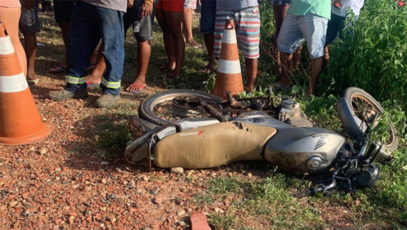 Imagem 1 - As vítimas ainda não foram oficialmente identificadas, assim como também não se tem notícias de quem teriam cometidos os crimes, apesar das duas ocorrências ter sido durante o dia. Os corpos foram removidos para exames na sede do ITEP e serão investigados pela Polícia Civil Imagem 1 - As vítimas ainda não foram oficialmente identificadas, assim como também não se tem notícias de quem teriam cometidos os crimes, apesar das duas ocorrências ter sido durante o dia. Os corpos foram removidos para exames na sede do ITEP e serão investigados pela Polícia Civil