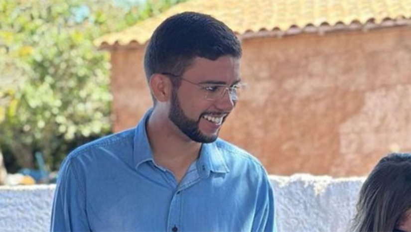Imagem 1 - “Existe necessidade destes profissionais na rede municipal de Educação”, explica o presidente da casa, vereador Thiago Freitas. Projeto de Lei autorizando o Poder Executivo a realizar o concurso público foi aprovado na Câmara Municipal nesta quinta-feira, 11, depois de passar por todas as comissões da casa. A maioria dos cargos são para preenchimento de vagas na rede municipal de Educação, com salário de R$ 4.427,02, com carga horária de 30 horas. Com a lei provada, o próximo passo é o Poder Executivo publicar o Edital. Imagem 1 - “Existe necessidade destes profissionais na rede municipal de Educação”, explica o presidente da casa, vereador Thiago Freitas. Projeto de Lei autorizando o Poder Executivo a realizar o concurso público foi aprovado na Câmara Municipal nesta quinta-feira, 11, depois de passar por todas as comissões da casa. A maioria dos cargos são para preenchimento de vagas na rede municipal de Educação, com salário de R$ 4.427,02, com carga horária de 30 horas. Com a lei provada, o próximo passo é o Poder Executivo publicar o Edital.