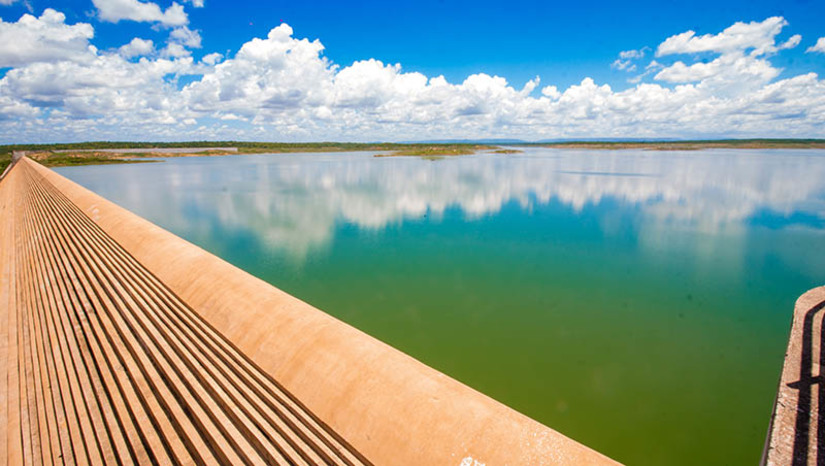 Imagem 1 -  Barragem Santa Cruz do Apodi acumula quase 70% da sua capacidade total. O dado foi atualizado nesta segunda-feira (15), pelo Igarn. O segundo maior manancial do RN, acumula 413,13 milhões de metros cúbicos, percentualmente, 68,89% da sua capacidade total, que é de 599,71 milhões de m³. No dia 15 de maio de 2022, o reservatório estava com 252,71 milhões de m³, equivalentes a 42,14% da sua capacidade total. As reservas hídricas superficiais totais do RN somam 2,799 bilhões de m³, correspondentes a 63,78% da sua capacidade total, que é de 4.376.444.842 m³.