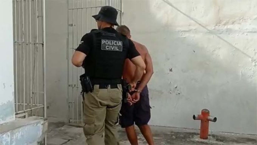 Imagem 1 - Droga K9, que provoca “efeito zumbie”, é apreendida em Mossoró. O entorpecente foi apreendido nesta terça-feira (16). A ação, que resultou na apreensão de um quilo de cocaína e cerca de 190 pinos da droga K9, aconteceu no conjunto Jardim das Palmeiras, no bairro Dom Jaime Câmara, em Mossoró. As drogas, que chegaram através dos Correios, estavam sendo monitoradas pela DENARC. Duas pessoas foram presas e autuadas pelos crimes de tráfico de drogas e associação para o tráfico. Imagem 1 - Droga K9, que provoca “efeito zumbie”, é apreendida em Mossoró. O entorpecente foi apreendido nesta terça-feira (16). A ação, que resultou na apreensão de um quilo de cocaína e cerca de 190 pinos da droga K9, aconteceu no conjunto Jardim das Palmeiras, no bairro Dom Jaime Câmara, em Mossoró. As drogas, que chegaram através dos Correios, estavam sendo monitoradas pela DENARC. Duas pessoas foram presas e autuadas pelos crimes de tráfico de drogas e associação para o tráfico.