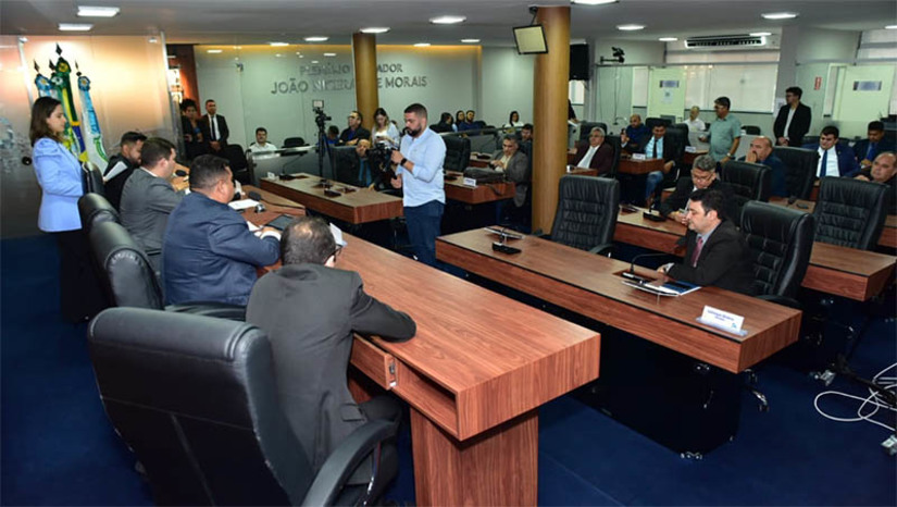 Imagem 1 - Câmara aprova adequação em lei de empréstimo da Prefeitura de Mossoró. Legislativo realizou sessão extraordinária na tarde desta quarta-feira (17). A proposta aprovada insere na lei, como garantia da operação de crédito a ser contratada pelo Município, cotas do Imposto sobre a Circulação de Mercadorias e Serviços (ICMS) e/ou Fundo de Participação dos Municípios (FPM) até o limite suficiente para pagamento das prestações e demais encargos decorrentes do financiamento. Imagem 1 - Câmara aprova adequação em lei de empréstimo da Prefeitura de Mossoró. Legislativo realizou sessão extraordinária na tarde desta quarta-feira (17). A proposta aprovada insere na lei, como garantia da operação de crédito a ser contratada pelo Município, cotas do Imposto sobre a Circulação de Mercadorias e Serviços (ICMS) e/ou Fundo de Participação dos Municípios (FPM) até o limite suficiente para pagamento das prestações e demais encargos decorrentes do financiamento.