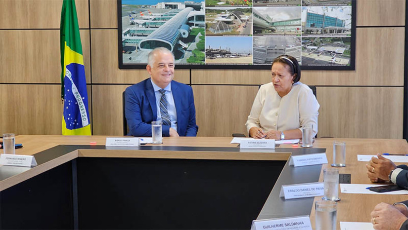 Imagem 1 - Fátima apresenta ao ministro de Portos e Aeroportos a relatório do Porto-Indústria Verde. O empreendimento, que será construído no Litoral Norte Potiguar, será fruto de uma parceria público privada (PPP) para viabilizar a produção de energia eólica no mar e de hidrogênio verde, considerado o combustível do futuro. O programa estadual de hidrogênio verde e o projeto de instalação do novo porto são considerados fundamentais para o desenvolvimento do Rio Grande do Norte, que busca investidores internacionais, a exemplo dos contatos mantidos recentemente em Portugal e na China. Imagem 1 - Fátima apresenta ao ministro de Portos e Aeroportos a relatório do Porto-Indústria Verde. O empreendimento, que será construído no Litoral Norte Potiguar, será fruto de uma parceria público privada (PPP) para viabilizar a produção de energia eólica no mar e de hidrogênio verde, considerado o combustível do futuro. O programa estadual de hidrogênio verde e o projeto de instalação do novo porto são considerados fundamentais para o desenvolvimento do Rio Grande do Norte, que busca investidores internacionais, a exemplo dos contatos mantidos recentemente em Portugal e na China.
