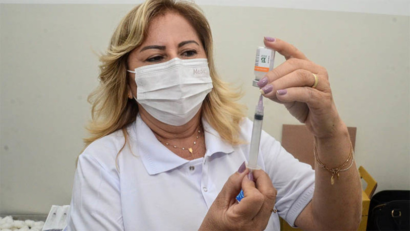 Imagem 1 -  Mossoró vai promover dia “D” de vacinação contra várias doenças neste sábado, 20. Na mobilização, a Prefeitura de Mossoró ofertará à população as vacinas contra influenza, febre amarela e Covid-19, incluindo, a dose bivalente. O objetivo é ampliar a oferta de imunizantes à população para aumentar os índices de cobertura vacinal no município.