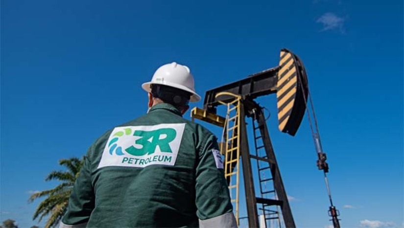 Imagem 1 - 3R Petroleum obtêm licença do Ibama para operar na bacia Potiguar. As licenças foram para os campos de Ubarana, Ubarana Oeste e Cioba. A diretoria da Petrobras aprovou no início de 2022 a venda de 22 concessões de um grupo de ativos na Bacia Potiguar para a 3R Petroleum por 1,38 bilhão de dólares. O desinvestimento do Polo Potiguar era um dos mais adiantados entre os processos de venda que haviam sido abertos pela Petrobras e, por isso, não chegou a ser interrompido quando a estatal resolveu suspender seus desinvestimentos durante a realização de seu planejamento estratégico. Imagem 1 - 3R Petroleum obtêm licença do Ibama para operar na bacia Potiguar. As licenças foram para os campos de Ubarana, Ubarana Oeste e Cioba. A diretoria da Petrobras aprovou no início de 2022 a venda de 22 concessões de um grupo de ativos na Bacia Potiguar para a 3R Petroleum por 1,38 bilhão de dólares. O desinvestimento do Polo Potiguar era um dos mais adiantados entre os processos de venda que haviam sido abertos pela Petrobras e, por isso, não chegou a ser interrompido quando a estatal resolveu suspender seus desinvestimentos durante a realização de seu planejamento estratégico.