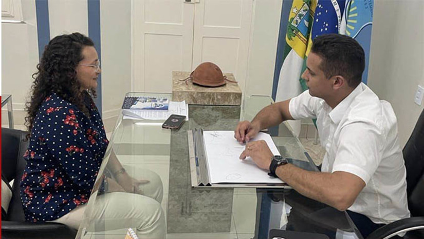 Imagem 1 - O município de Mossoró já recebeu R$ 600 mil do mandato do então senador Jean para construir Areninhas e está aplicando R$ 573 mil na construção de um complexo Esportivo na Alameda dos Cajueiros. Desta vez o Gabinete do Senador Jean está destinando R$ 1,2 milhão, após compromisso assumido pelo prefeito Allyson Bezerra com a vereadora Marleide Cunha, para construir três unidades dentro dos padrões exigidos para competições oficiais. Imagem 1 - O município de Mossoró já recebeu R$ 600 mil do mandato do então senador Jean para construir Areninhas e está aplicando R$ 573 mil na construção de um complexo Esportivo na Alameda dos Cajueiros. Desta vez o Gabinete do Senador Jean está destinando R$ 1,2 milhão, após compromisso assumido pelo prefeito Allyson Bezerra com a vereadora Marleide Cunha, para construir três unidades dentro dos padrões exigidos para competições oficiais.