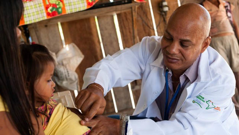 Imagem 1 - “Mais Médicos”: inscrições para 5.970 vagas começam na sexta, 26; 70 delas são no RN. O Ministério da Saúde divulgou edital com as vagas, que estão distribuídas em 1.994 municípios de todas as regiões do Brasil. O programa, que visa garantir atendimento médico principalmente nas regiões de vazios assistenciais, traz aos profissionais oportunidade de qualificação e aperfeiçoamento, além de incentivos e benefícios para atuação em áreas mais vulneráveis. Imagem 1 - “Mais Médicos”: inscrições para 5.970 vagas começam na sexta, 26; 70 delas são no RN. O Ministério da Saúde divulgou edital com as vagas, que estão distribuídas em 1.994 municípios de todas as regiões do Brasil. O programa, que visa garantir atendimento médico principalmente nas regiões de vazios assistenciais, traz aos profissionais oportunidade de qualificação e aperfeiçoamento, além de incentivos e benefícios para atuação em áreas mais vulneráveis.
