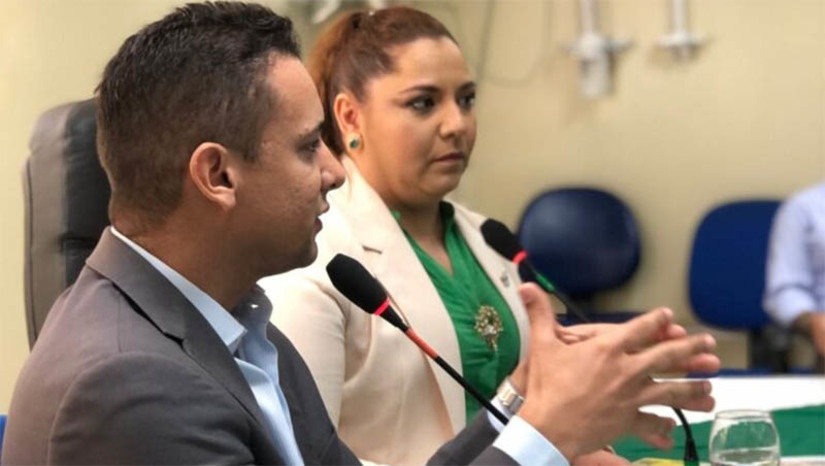 Imagem 1 - Allyson diz que quer construir UBS e conjunto habitacional em terrenos cedidos pela Ufersa. O prefeito de Mossoró visitou a universidade nesta segunda-feira (22) e manifestou interesse em futuras parcerias com a Ufersa. A principal demanda da Prefeitura se refere à cessão de dois terrenos da universidade: o primeiro localizado dentro do campus Oeste, onde planeja a construção de uma Unidade Básica de Saúde (UBS); e o segundo próximo ao campus Leste, na continuidade do bairro Ulrick Graff. Este segundo terreno fica na região que dá acesso ao Núcleo de Geração e Transferência de Tecnologia em Produção Animal do Semiárido (Nutesa). “Nossa intenção é construir um conjunto habitacional nesta área”, disse Allysson Bezerra, “e instalar uma infraestrutura completa com acesso pavimentado, escola, posto de saúde e segurança. Imagem 1 - Allyson diz que quer construir UBS e conjunto habitacional em terrenos cedidos pela Ufersa. O prefeito de Mossoró visitou a universidade nesta segunda-feira (22) e manifestou interesse em futuras parcerias com a Ufersa. A principal demanda da Prefeitura se refere à cessão de dois terrenos da universidade: o primeiro localizado dentro do campus Oeste, onde planeja a construção de uma Unidade Básica de Saúde (UBS); e o segundo próximo ao campus Leste, na continuidade do bairro Ulrick Graff. Este segundo terreno fica na região que dá acesso ao Núcleo de Geração e Transferência de Tecnologia em Produção Animal do Semiárido (Nutesa). “Nossa intenção é construir um conjunto habitacional nesta área”, disse Allysson Bezerra, “e instalar uma infraestrutura completa com acesso pavimentado, escola, posto de saúde e segurança.
