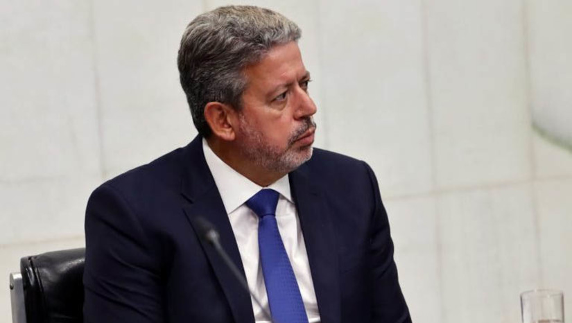 Imagem 1 -  Lira diz que poderes estão em sintonia para aprovação do novo arcabouço fiscal e da reforma tributária. O presidente da Câmara, Arthur Lira (PP-AL), se reuniu nesta terça-feira (23) com o presidente do Senado, Rodrigo Pacheco, com o ministro da Fazenda, Fernando Haddad, e os relatores das duas matérias na Câmara, os deputados Claudio Cajado (PP-BA), do novo regime fiscal, e Aguinaldo Ribeiro (PP-PB), da  reforma tributária.  Ele ressaltou a importância do diálogo entre governo, Congresso e setor produtivo sobre os dois temas para melhorar o ambiente de negócios no País e que trarão consequências importantes para o desenvolvimento do Brasil.